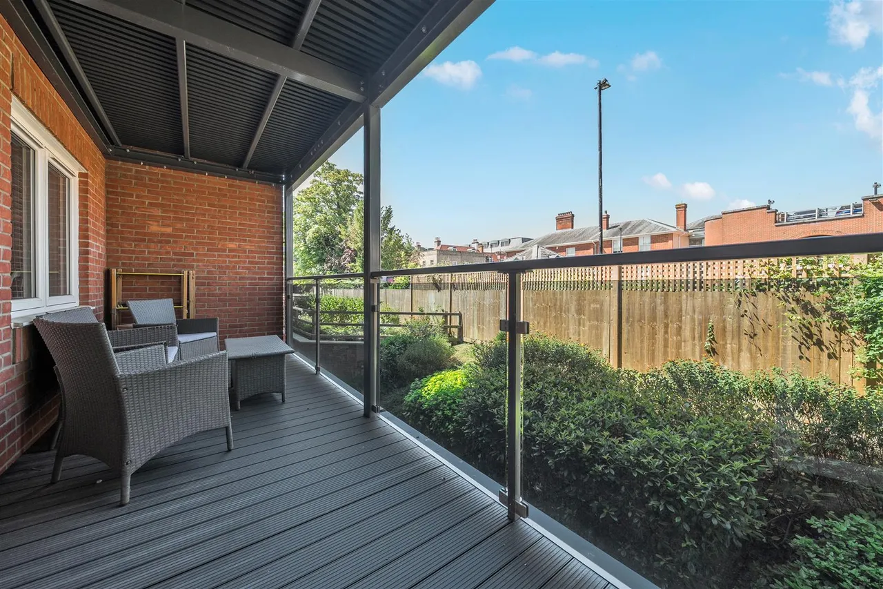 London Road, Basingstoke, RG21, photo 2