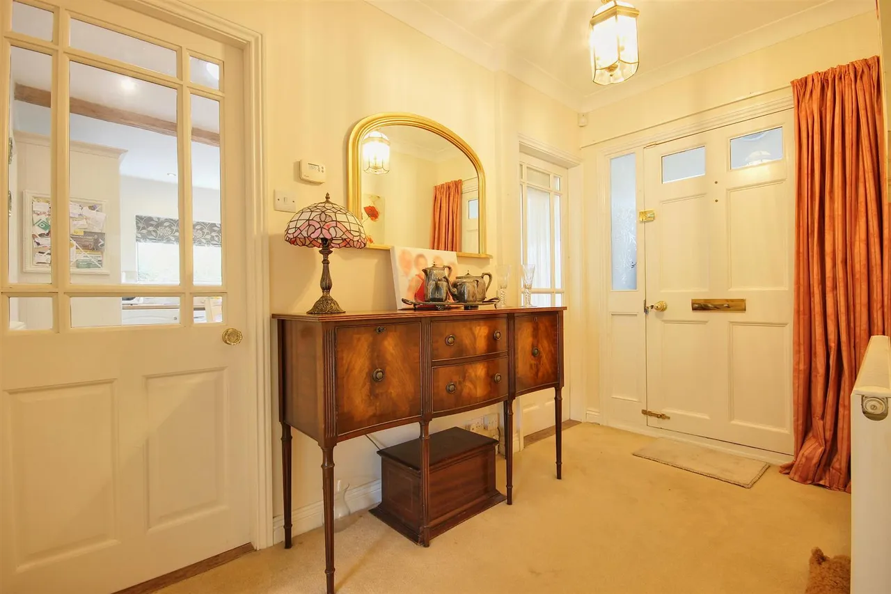 Ashcourt Drive, Hornsea, photo 13
