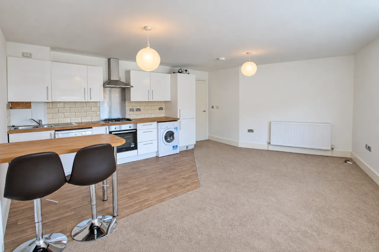 2 bed flat to rent — Napier Road, Bromley, BR2