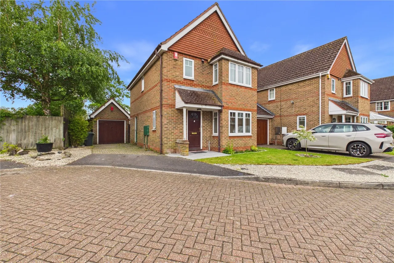 3 bed house for sale, Swan Drive, Aldermaston, RG7