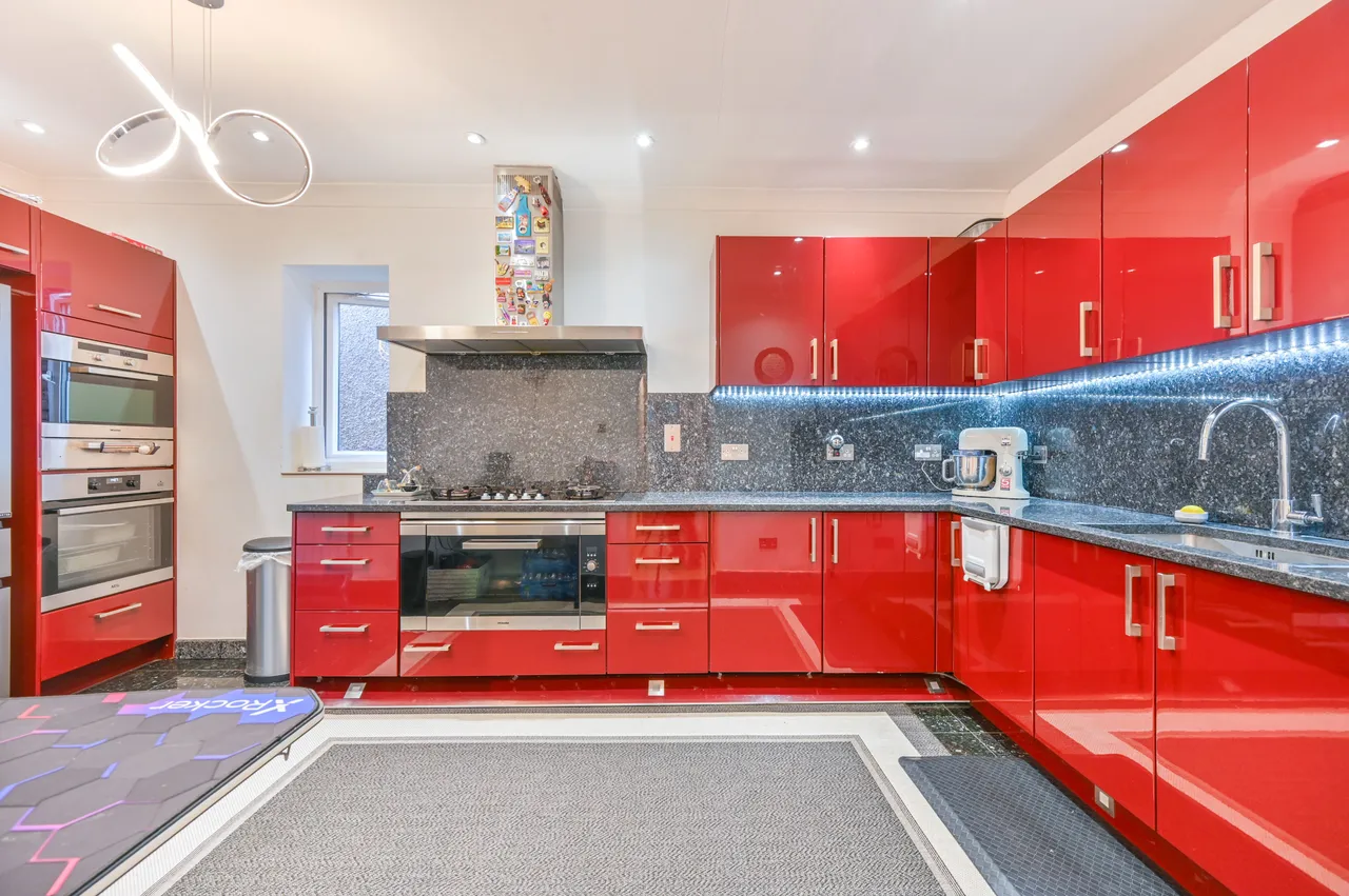 38 Barn Way, Wembley, photo 4