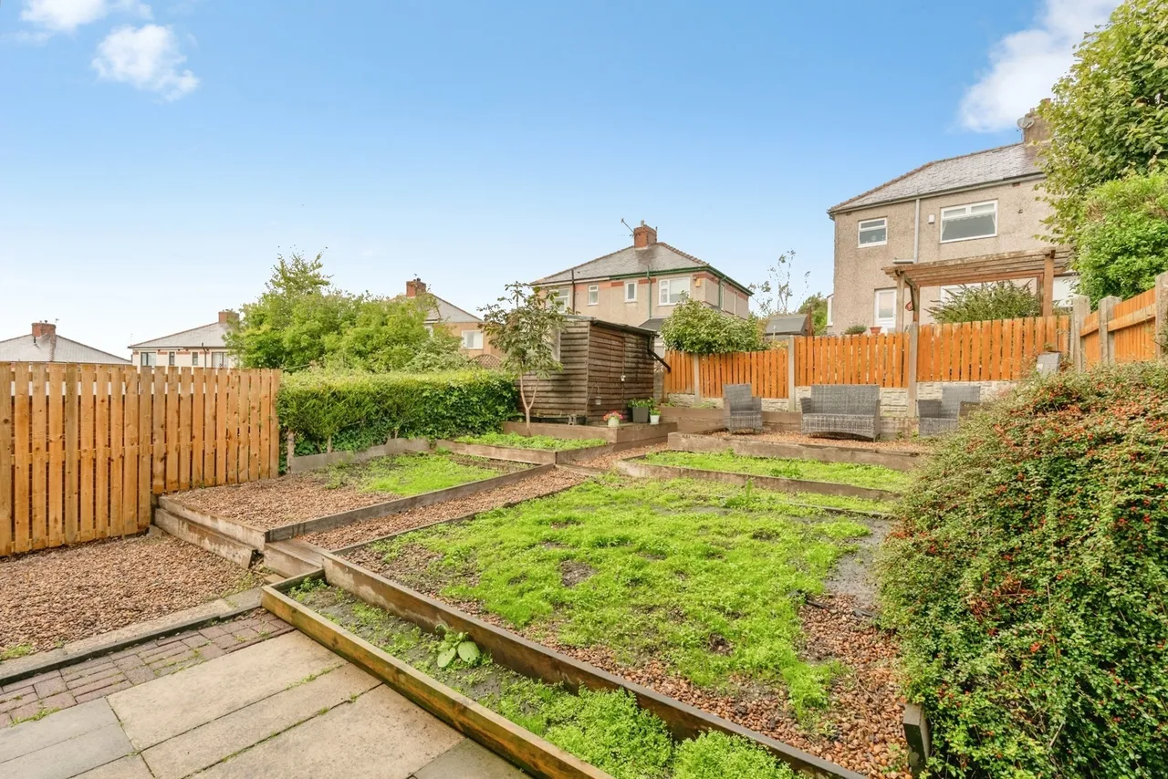 Harrogate Crescent, Burnley, BB10, photo 13