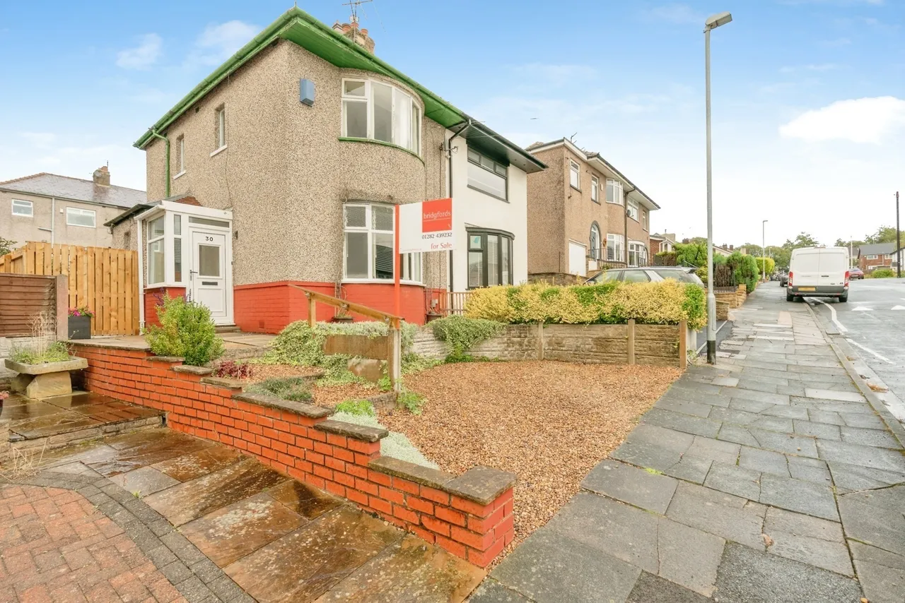 Harrogate Crescent, Burnley, BB10, photo 15