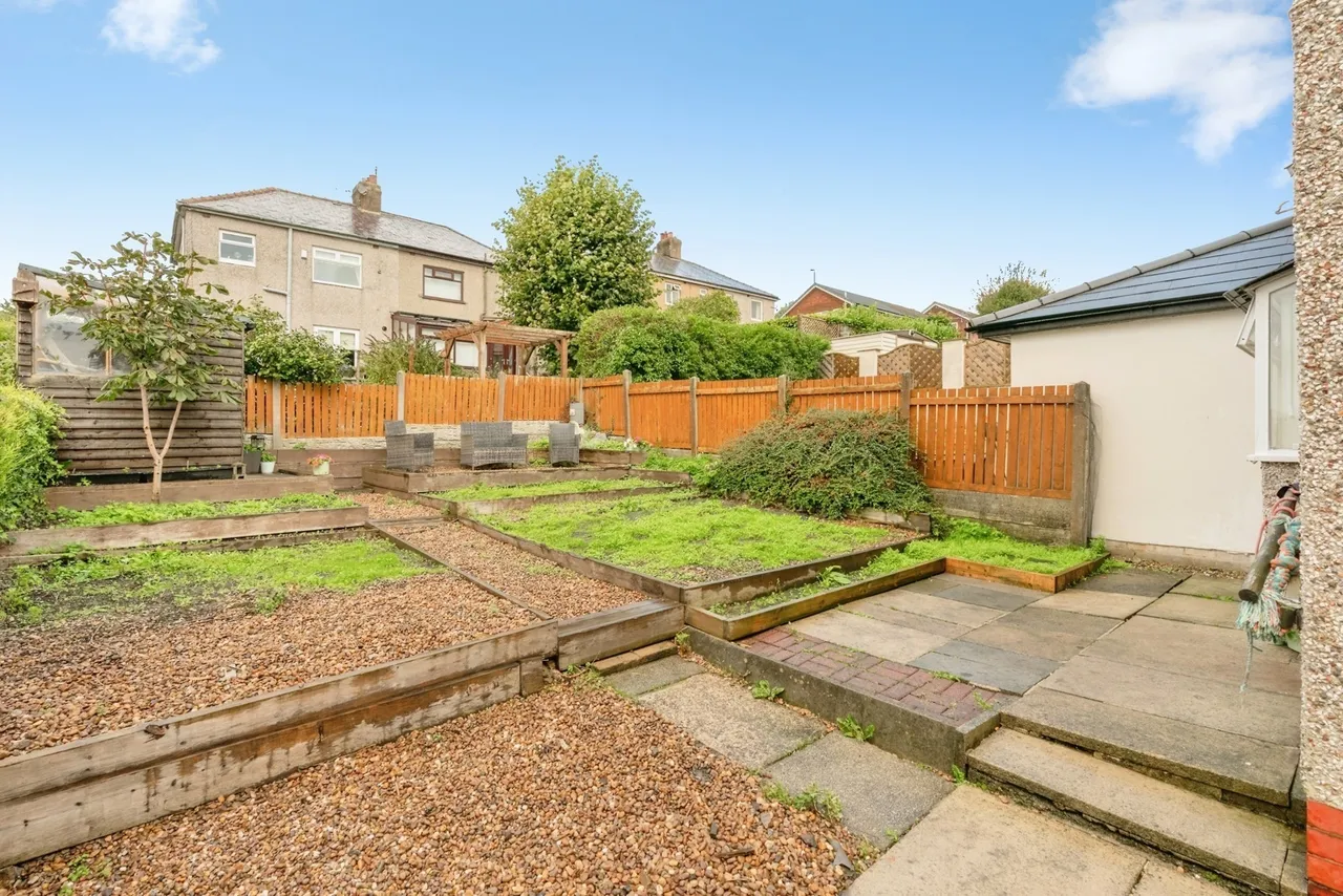 Harrogate Crescent, Burnley, BB10, photo 7