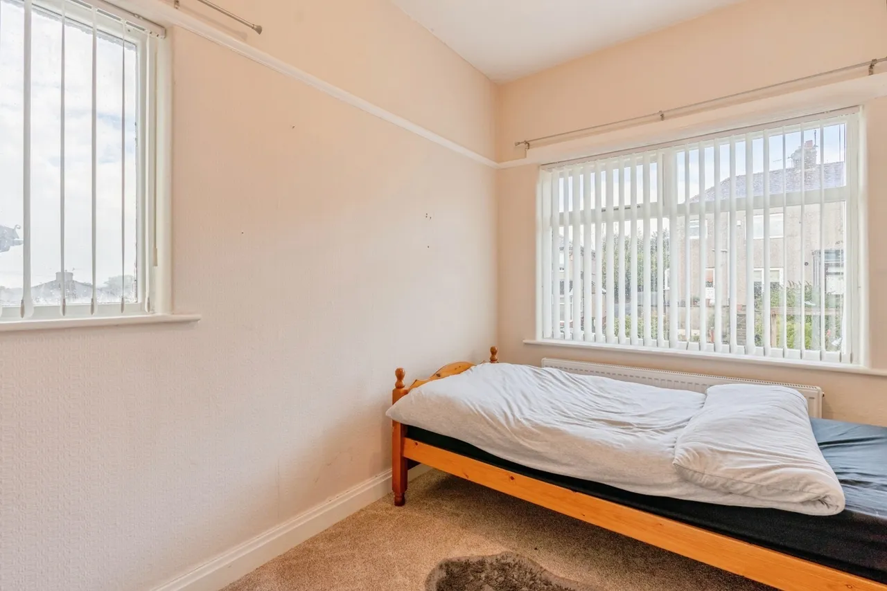 Harrogate Crescent, Burnley, BB10, photo 10