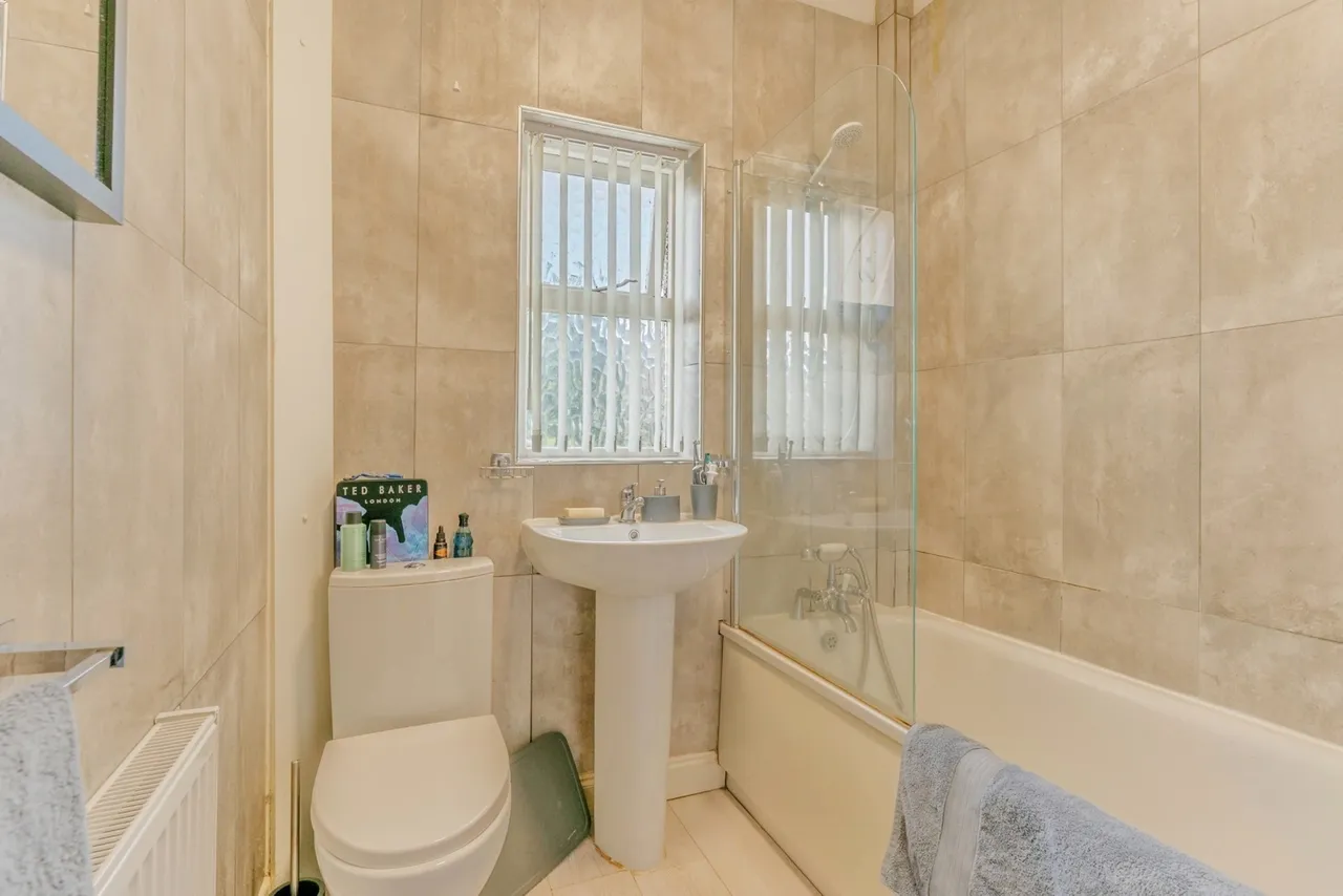 Harrogate Crescent, Burnley, BB10, photo 6