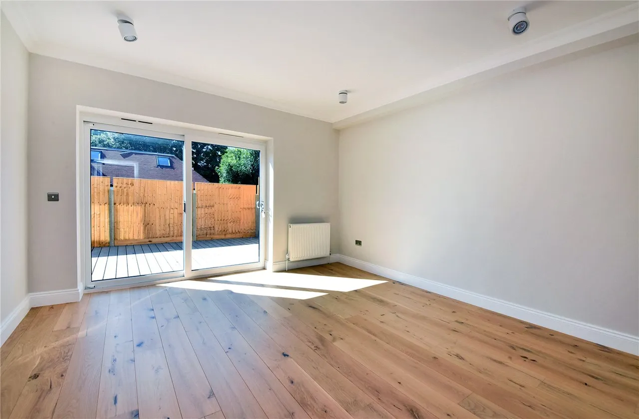 2 bed flat for sale — Holly Oak Close, Cheam, Sutton, SM2
