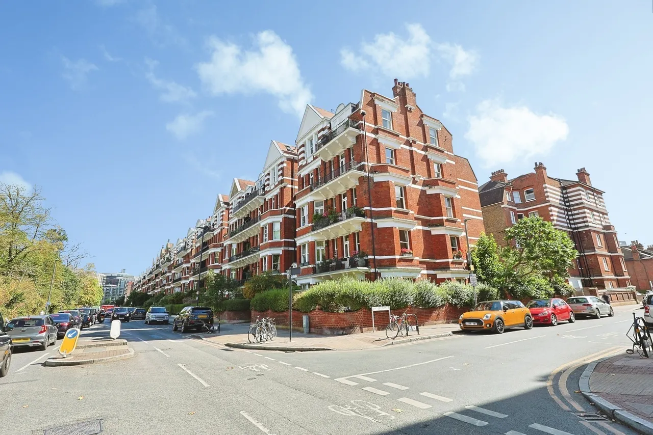 Prince of Wales Drive, London, SW11, photo 12