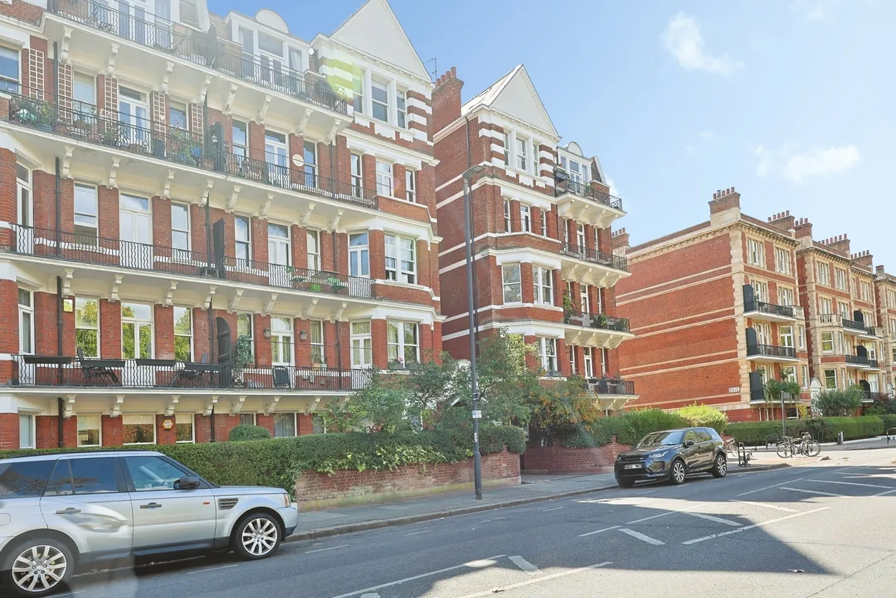 Prince of Wales Drive, London, SW11, photo 5