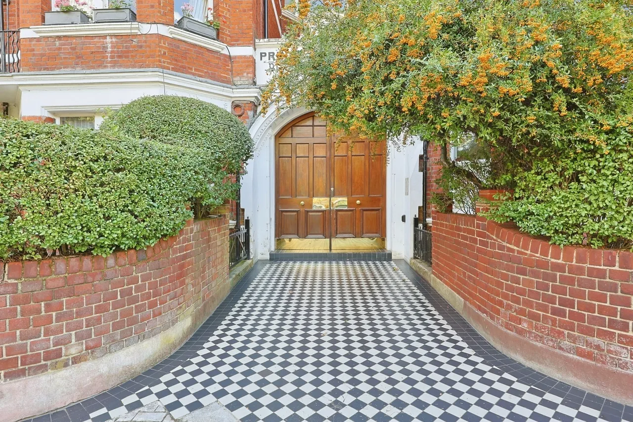 Prince of Wales Drive, London, SW11, photo 19