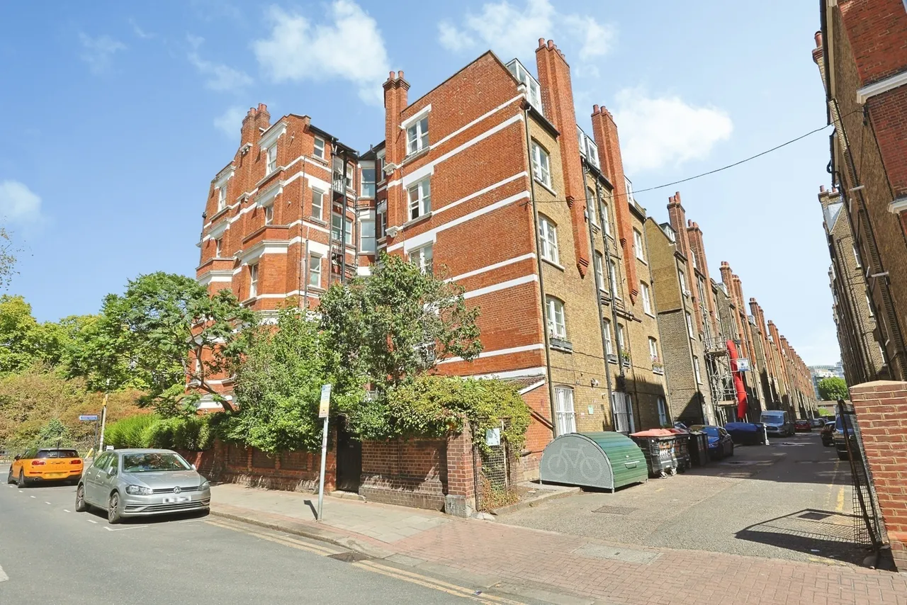 Prince of Wales Drive, London, SW11, photo 24