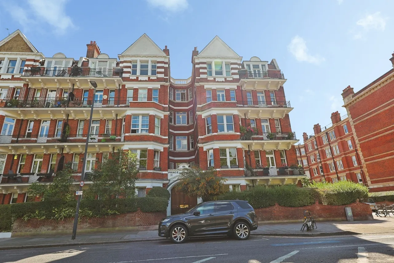 Prince of Wales Drive, London, SW11, photo 18