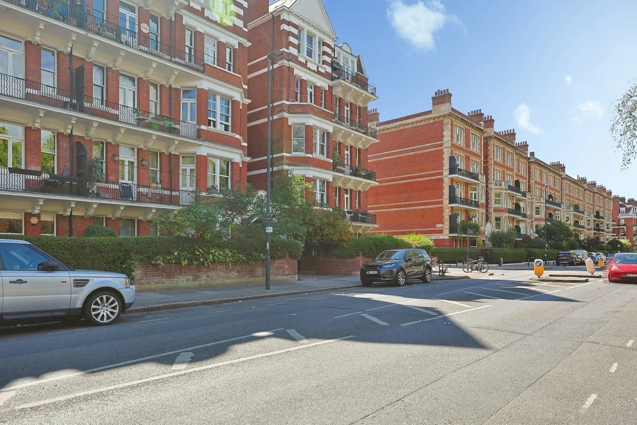 Prince of Wales Drive, London, SW11, photo 21
