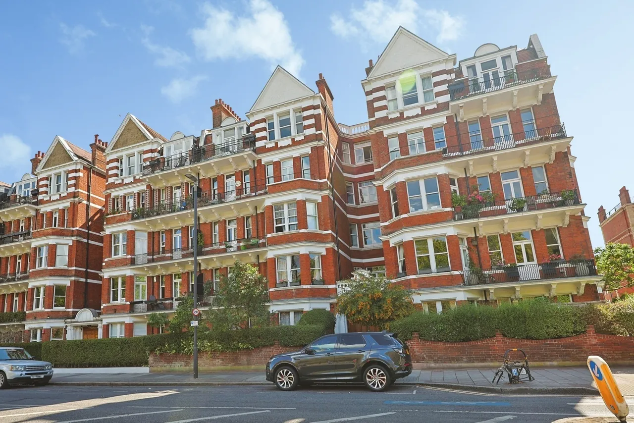 Prince of Wales Drive, London, SW11, photo 17