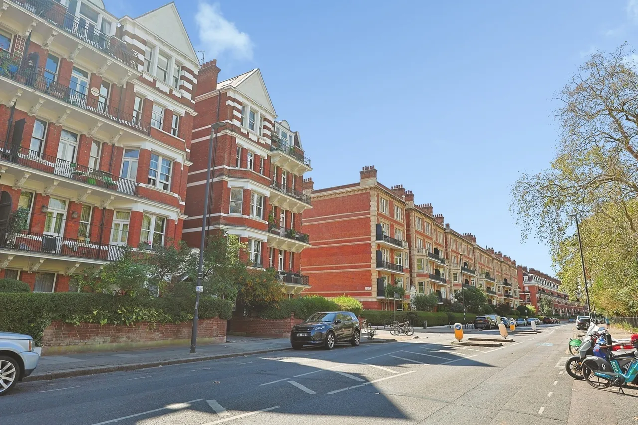 Prince of Wales Drive, London, SW11, photo 22