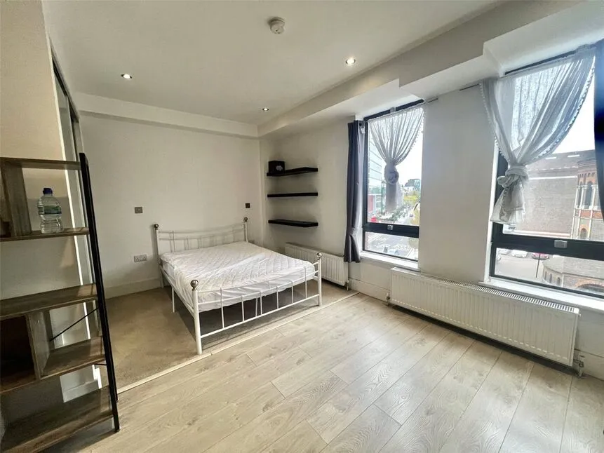 Clarendon Road, Watford, Hertfordshire, WD17, photo 2