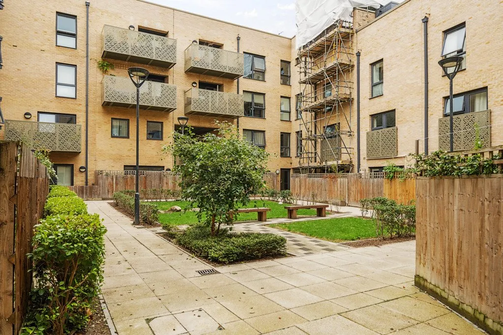 1 bed flat for sale — Elmington Road, London, SE5
