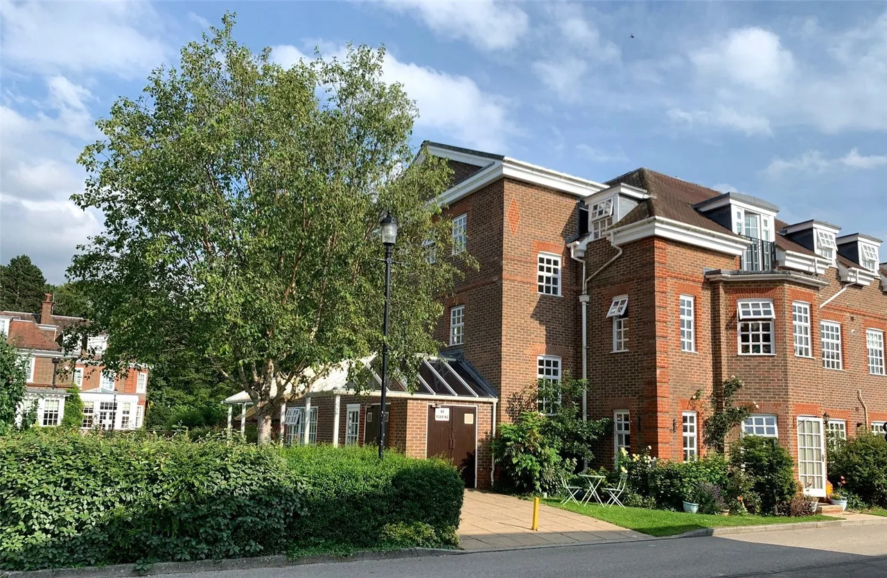 2 bed upper floor for sale, Castle Village, Berkhamsted