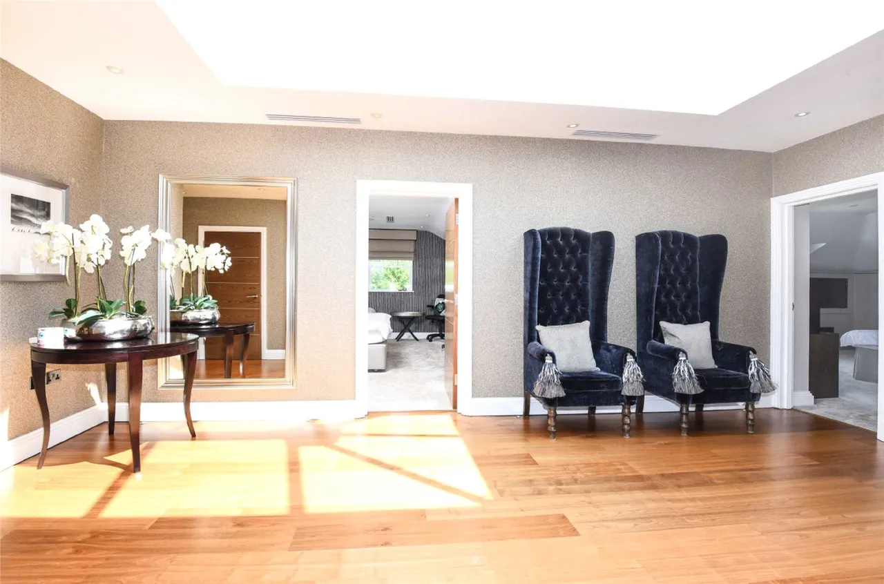 Murano House, 389 Cockfosters Road, Hadley Wood, Hertfordshire, EN4 0JS, photo 7