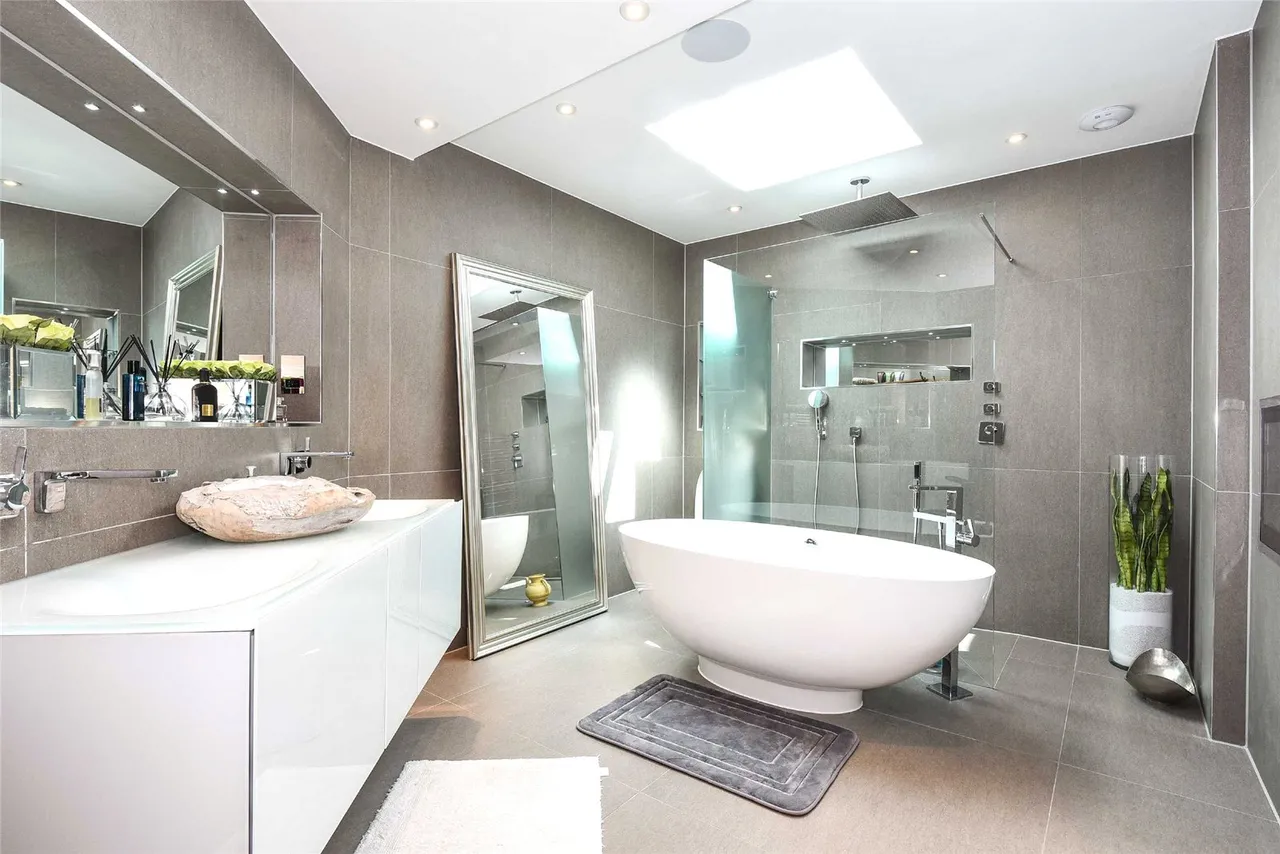 Murano House, 389 Cockfosters Road, Hadley Wood, Hertfordshire, EN4 0JS, photo 9