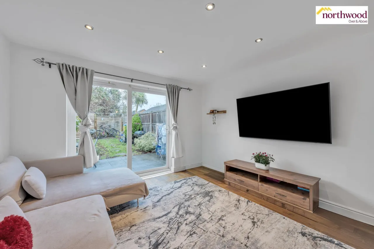 Greensward, Bushey, WD23, photo 2