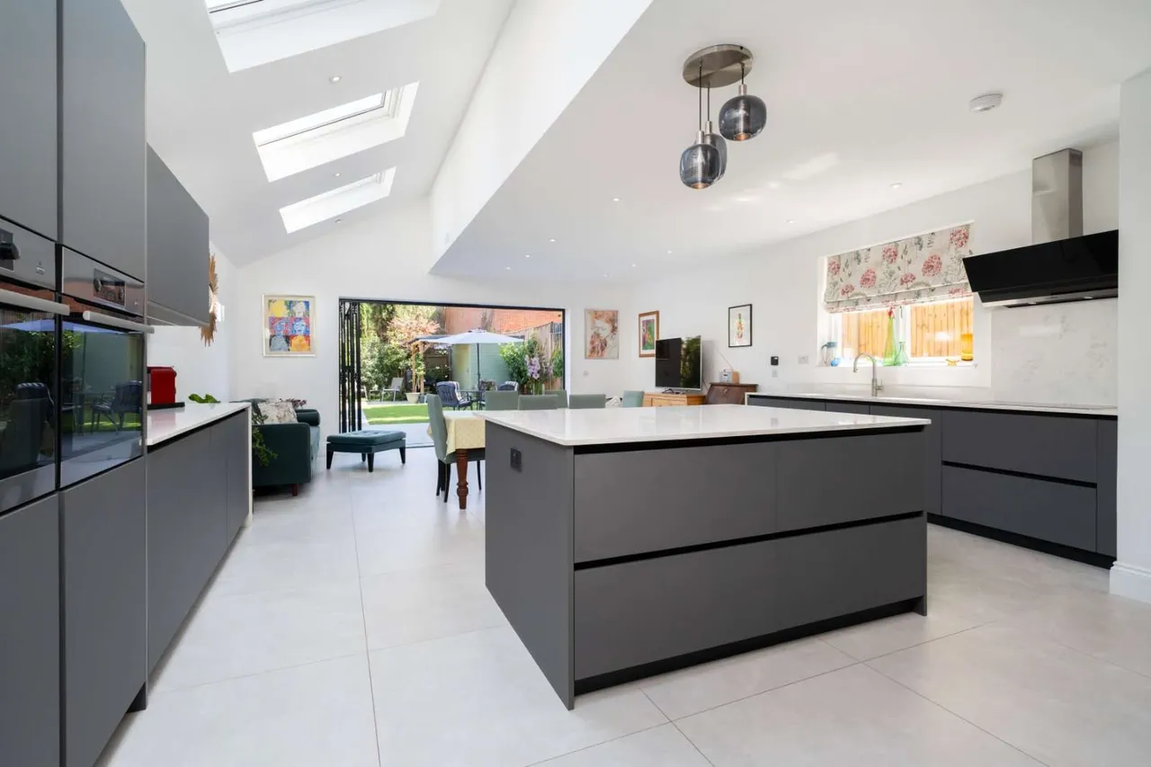 Kings Road, Wimbledon, London, SW19 8PL, photo 2
