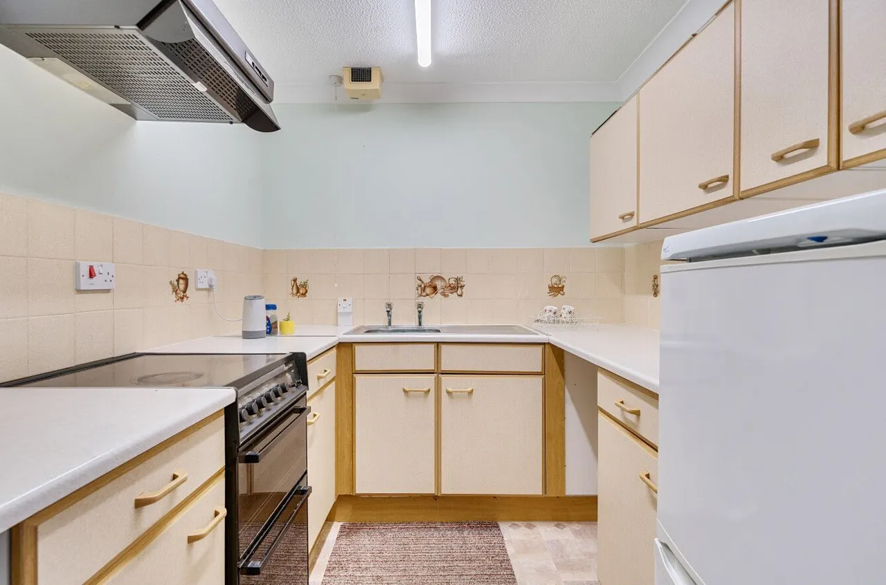 Goswell Close, Street, BA16, photo 2