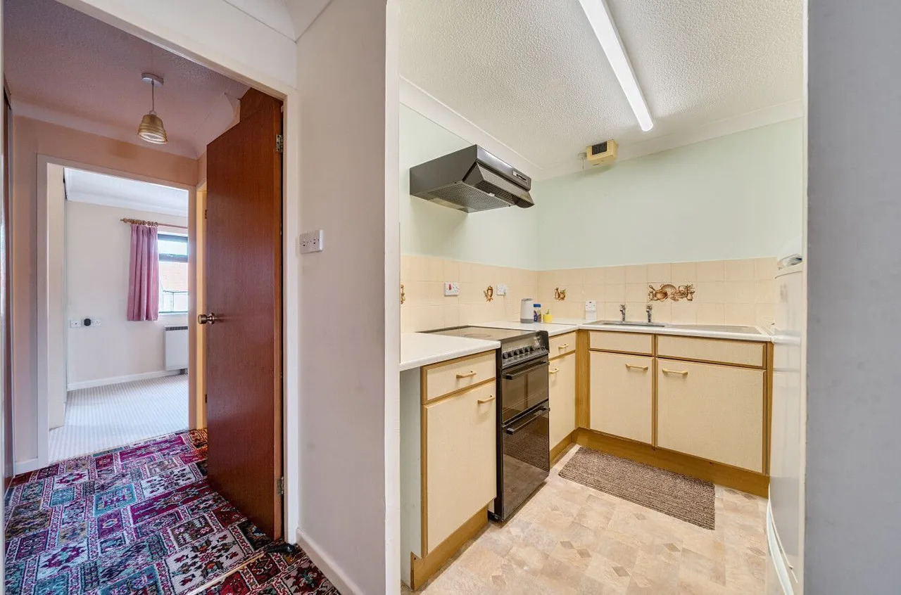 Goswell Close, Street, BA16, photo 3