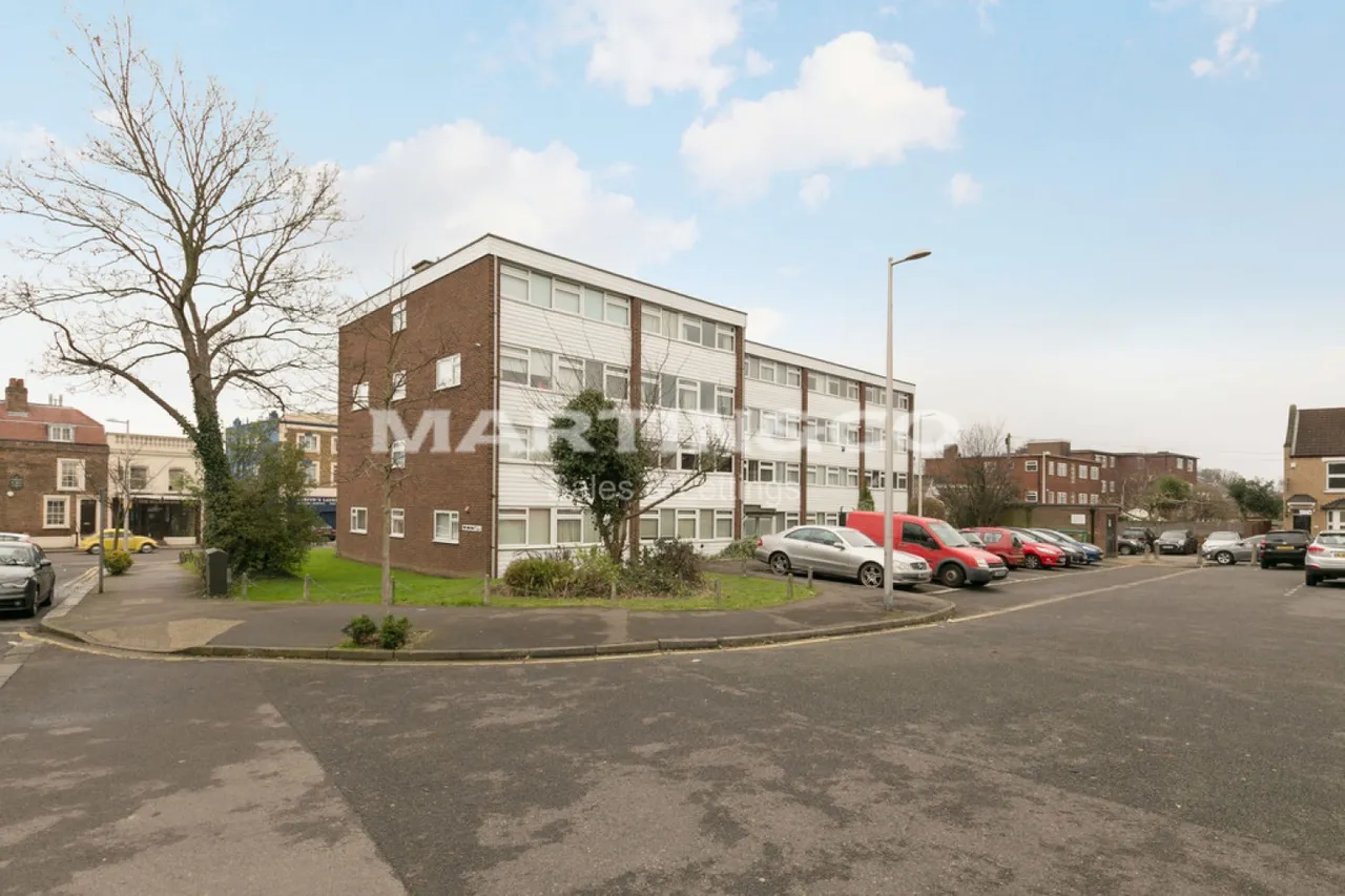 The Chiltons, South Woodford, E18, photo 10