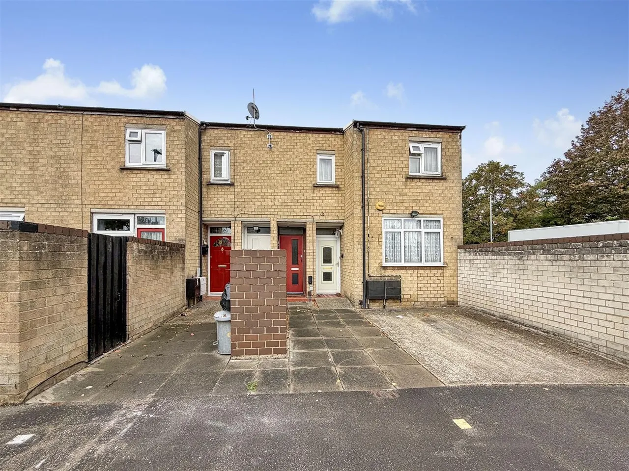 2 bed flat for sale, Rosslyn Close, Hayes