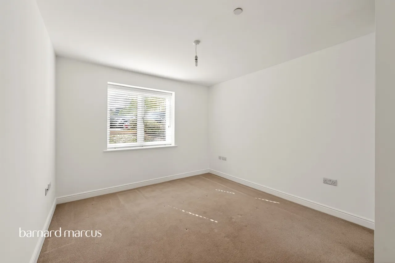 Ceres Crescent, Epsom, KT17, photo 15