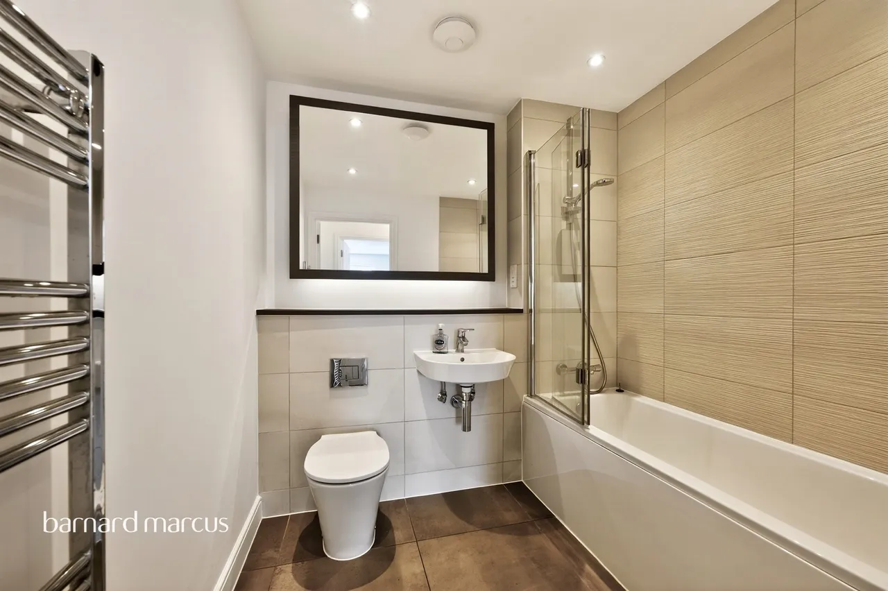 Ceres Crescent, Epsom, KT17, photo 14