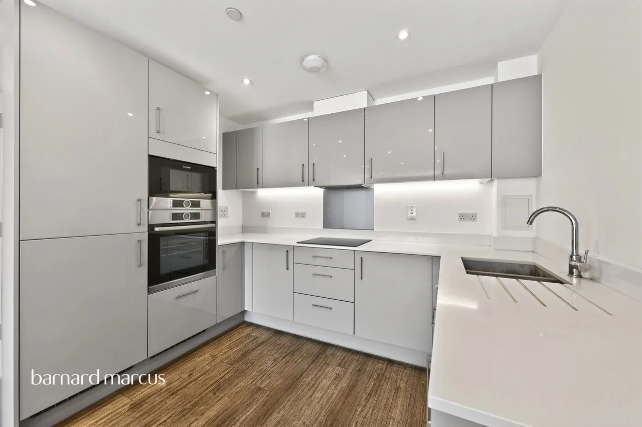 Ceres Crescent, Epsom, KT17, photo 5