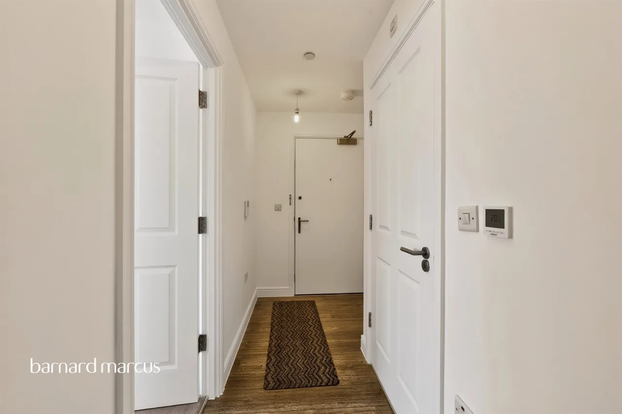 Ceres Crescent, Epsom, KT17, photo 2
