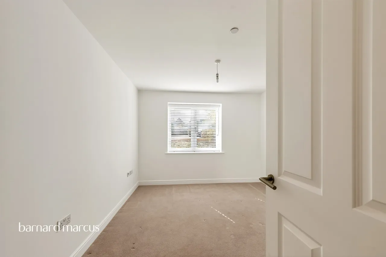 Ceres Crescent, Epsom, KT17, photo 11