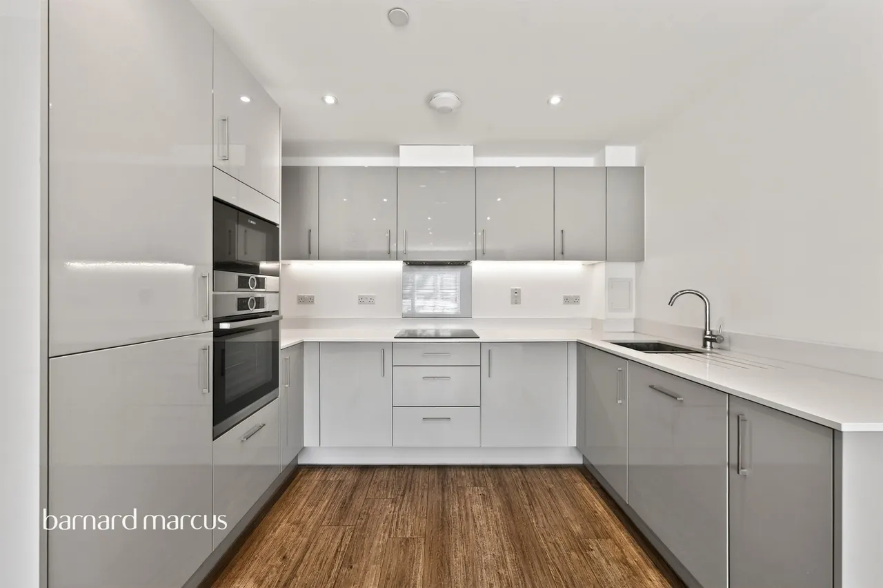 Ceres Crescent, Epsom, KT17, photo 6