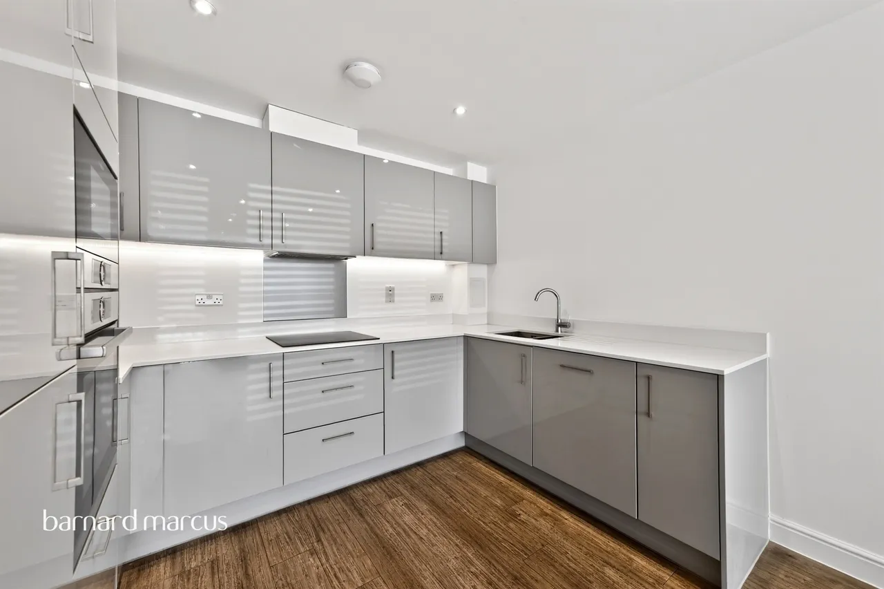 Ceres Crescent, Epsom, KT17, photo 21