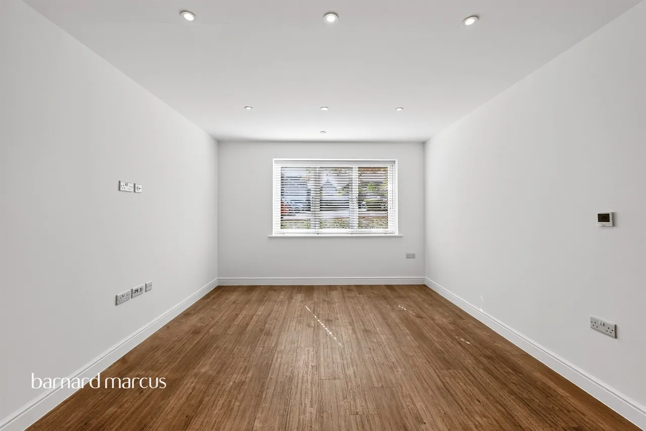 Ceres Crescent, Epsom, KT17, photo 10