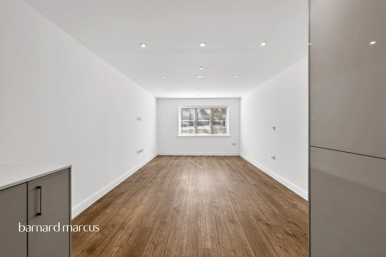 Ceres Crescent, Epsom, KT17, photo 17