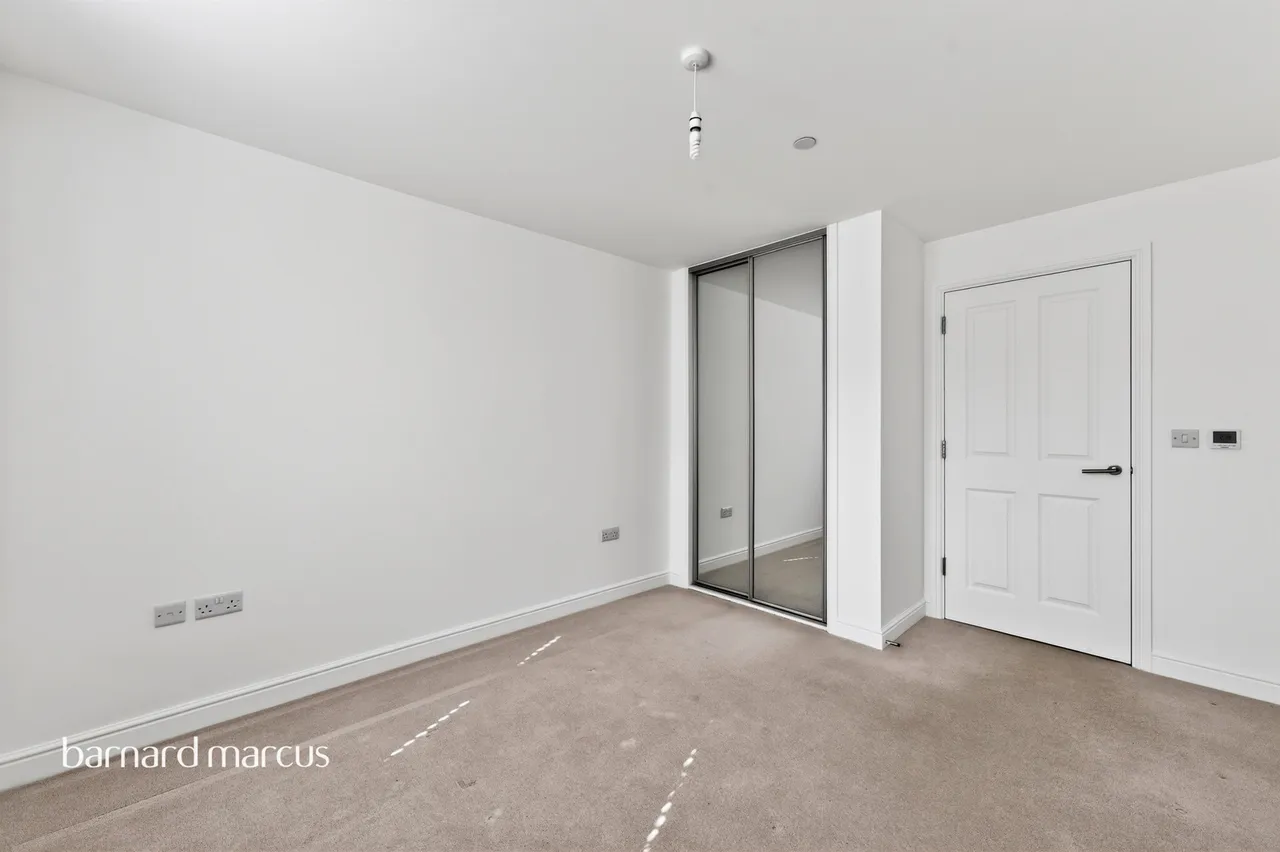 Ceres Crescent, Epsom, KT17, photo 3