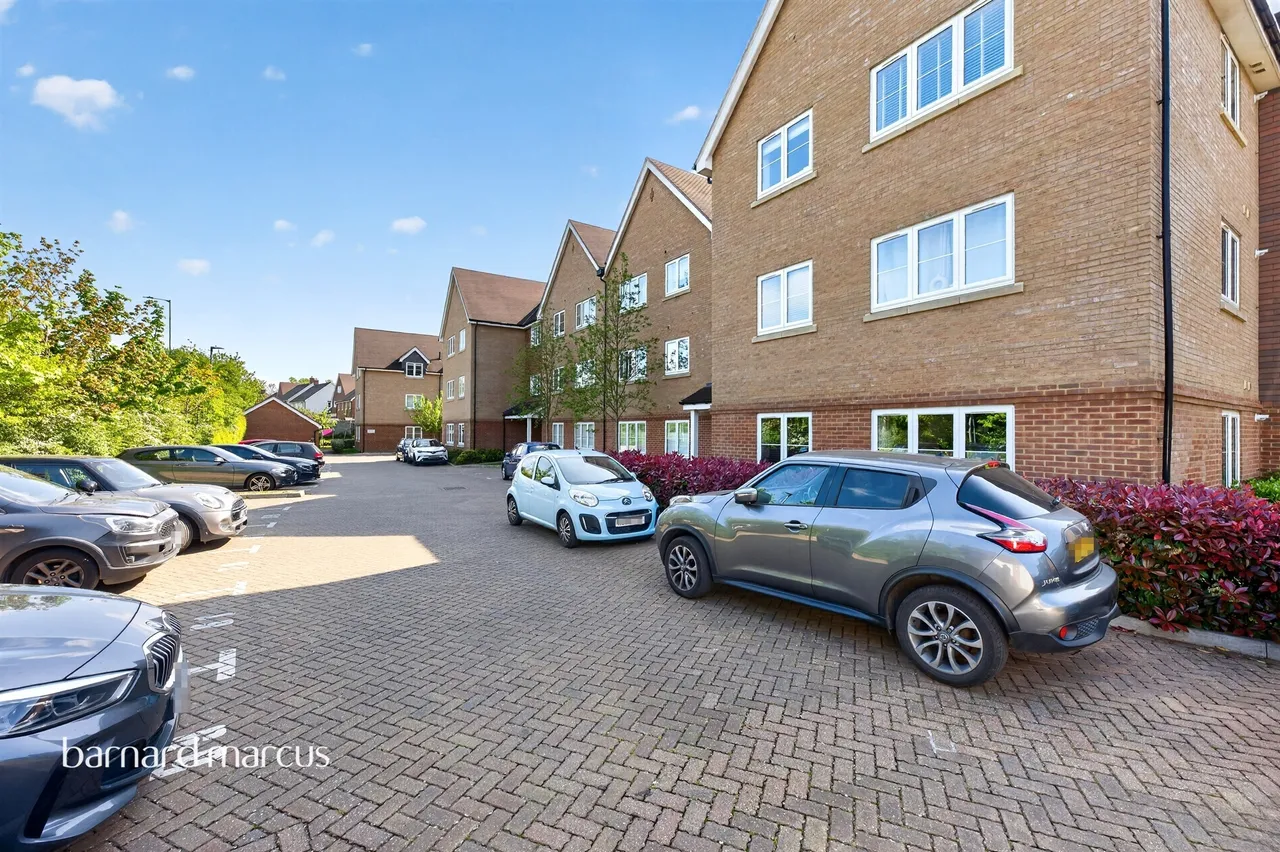 Ceres Crescent, Epsom, KT17, photo 7