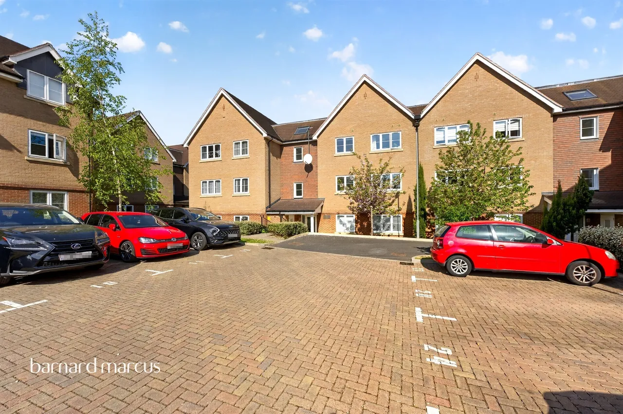 Ceres Crescent, Epsom, KT17, photo 16
