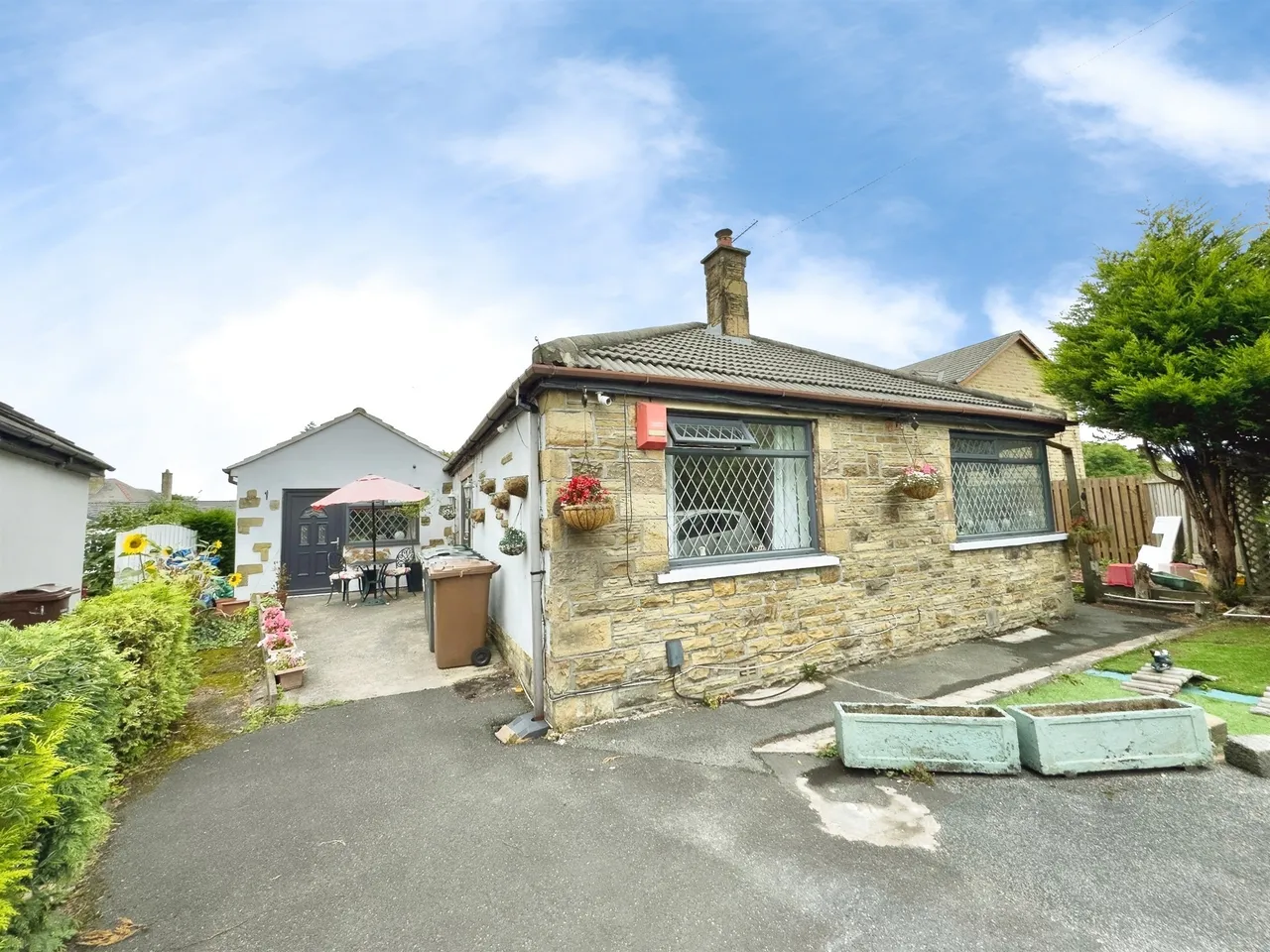 4 bed house for sale — Rooley Avenue, Bradford