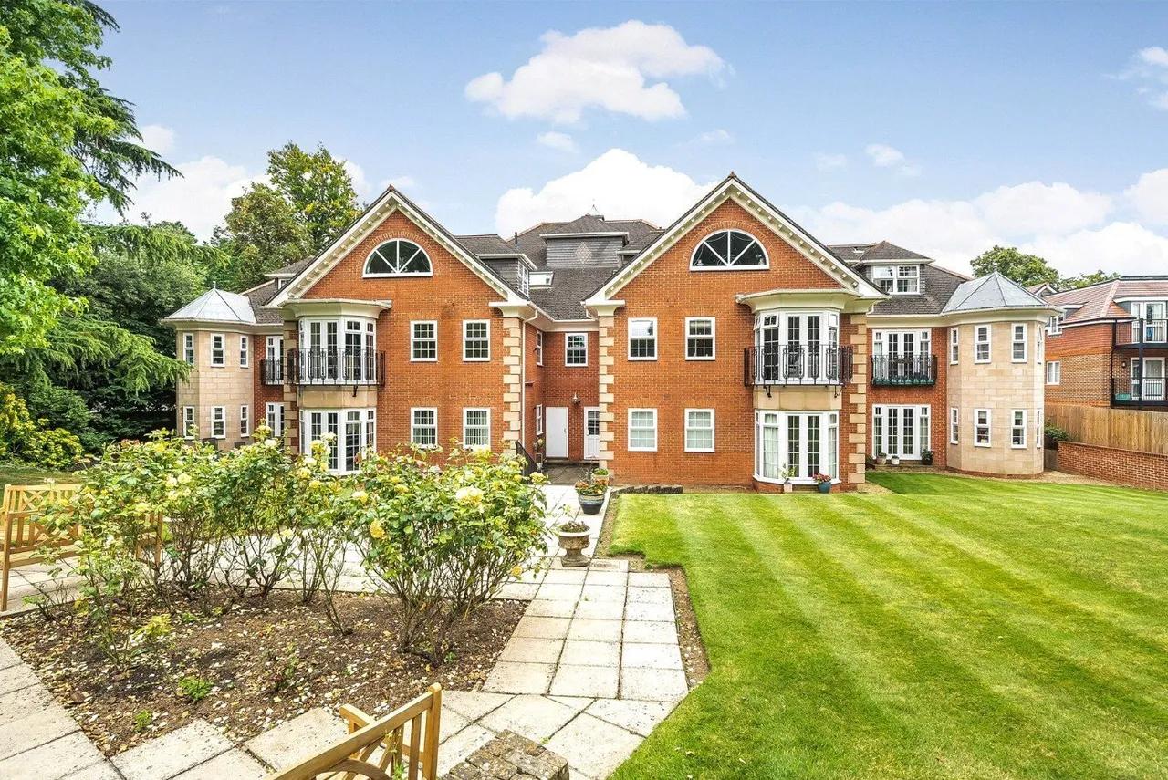 2 bed flat for sale — Station Road, Orpington, BR6