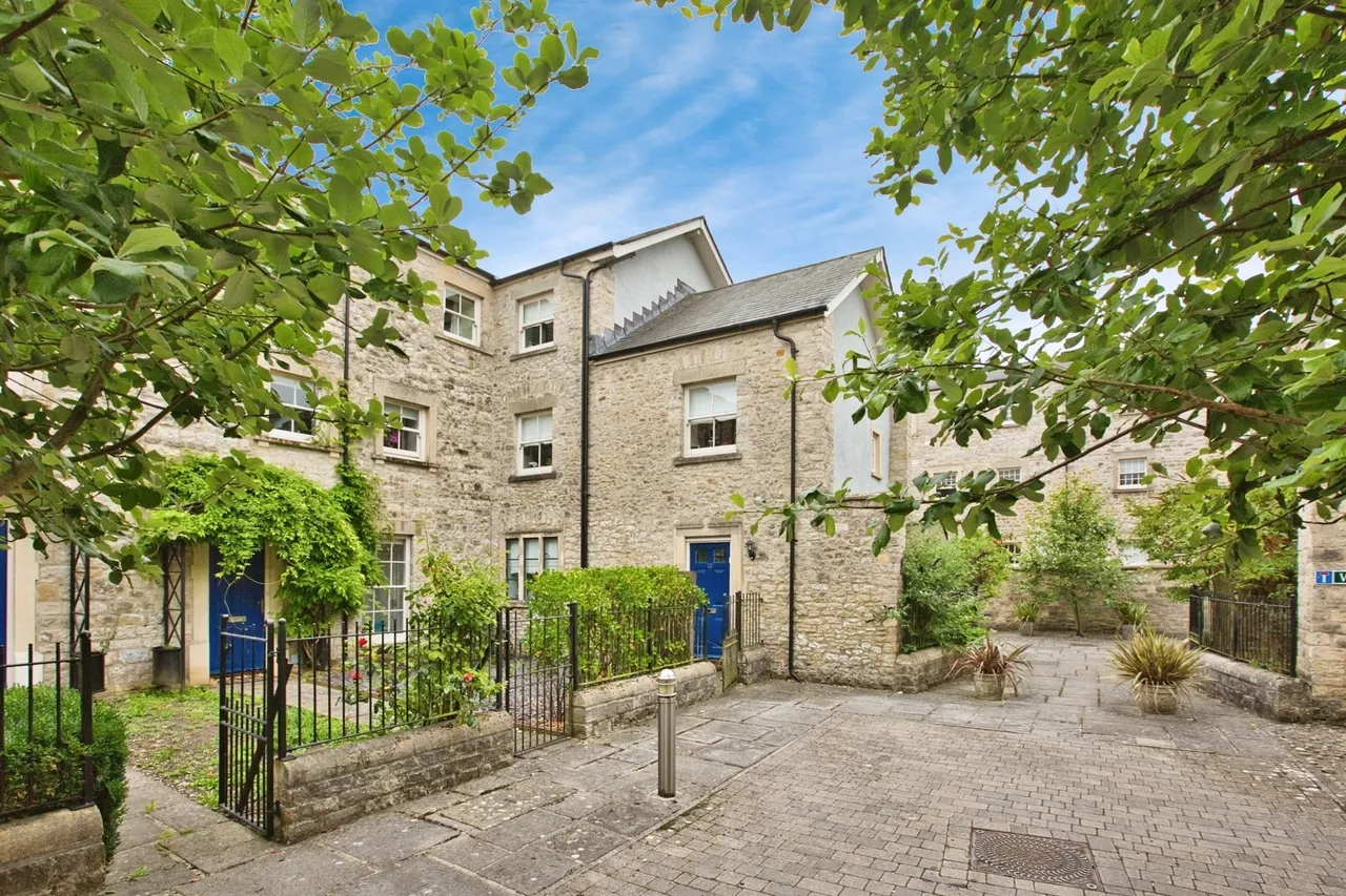 3 bed house for sale — West End Court, Shepton Mallet