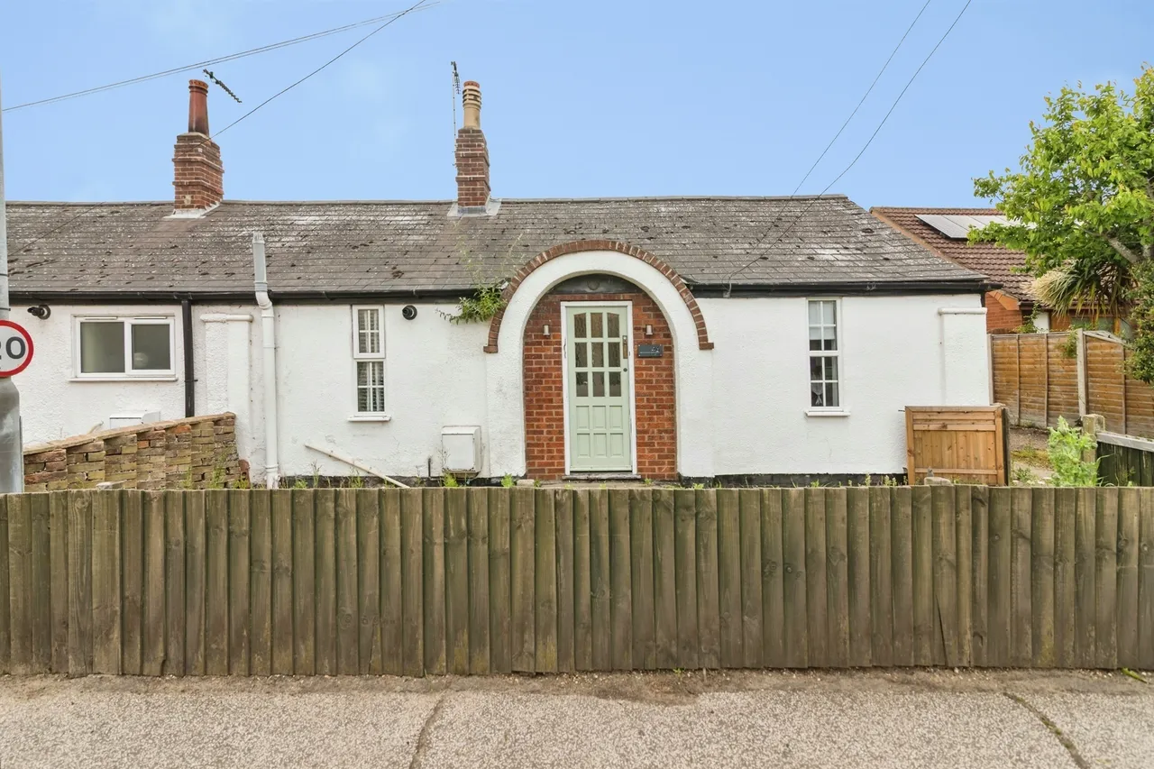 3 bed house for sale — Oulton Street, Oulton, Lowestoft