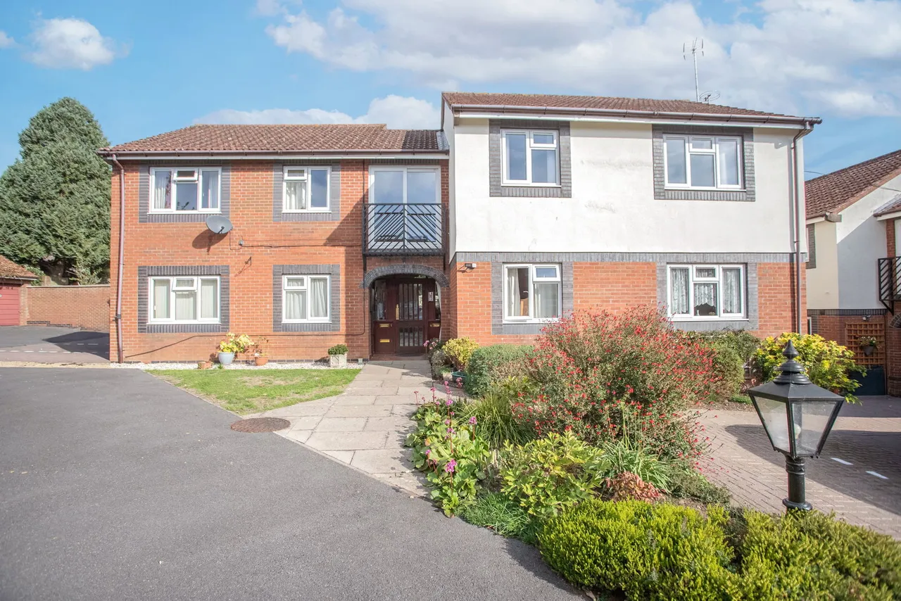2 bed flat for sale, Clarence Court, Wotton-under-Edge