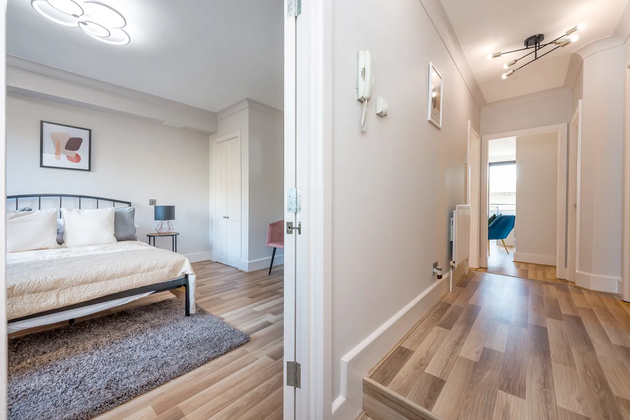 Lion Court, The Highway, E1W, photo 12