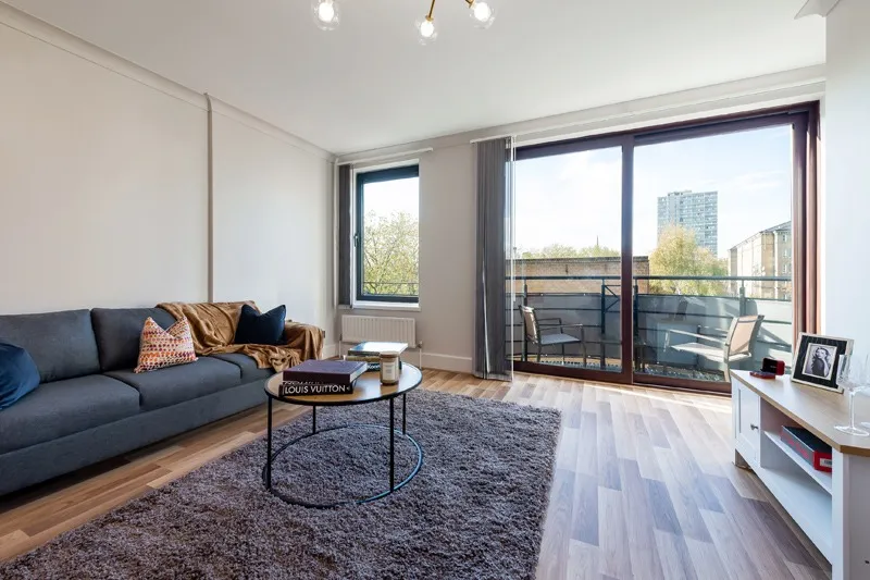 2 bed property for sale, Lion Court, The Highway, E1W