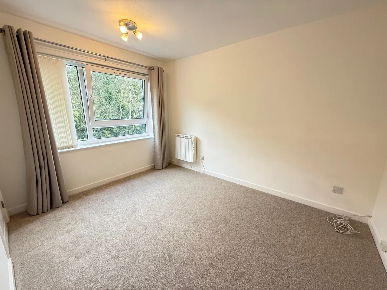 Burrows Court, NN3, photo 3